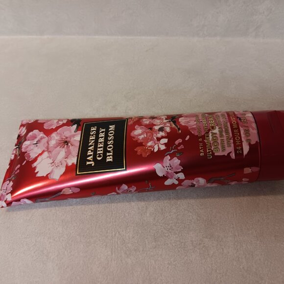 Bath and Body Works Japanese Cherry Blossom Body Cream 8 oz. - Picture 5 of 5